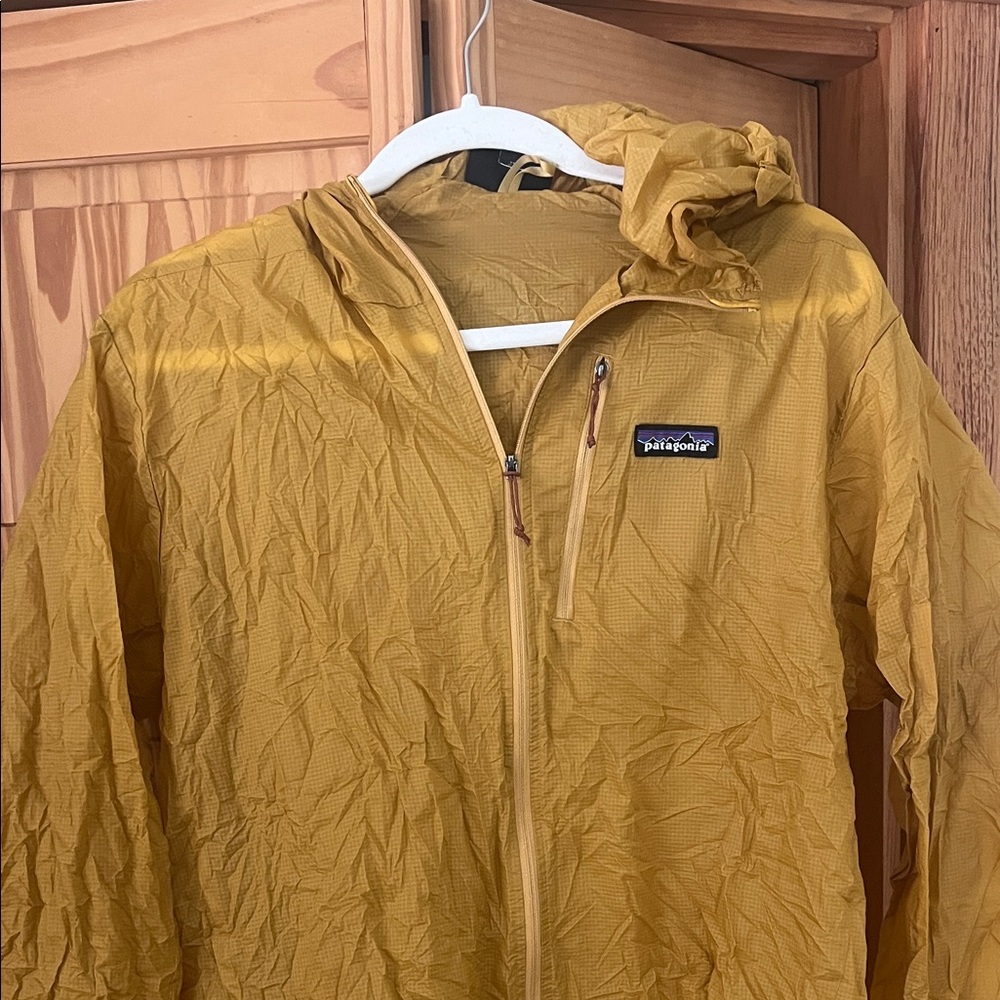 Patagonia Men's Gold Windbreaker